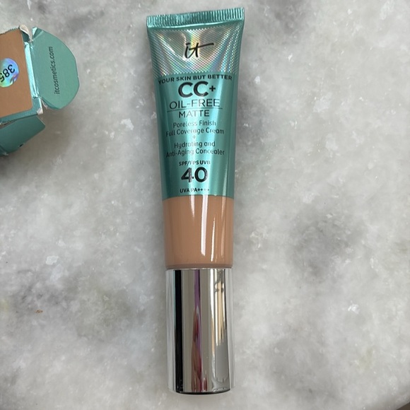 💥NEW IT Cosmetics Cc+ Foundation Oil Free Matte Color Light Medium Full - Picture 1 of 4